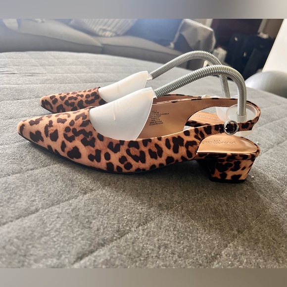 NWOT BANANA REPUBLIC SZ 9 Cheetah Print Slingback Block Heels - Picture 6 of 7